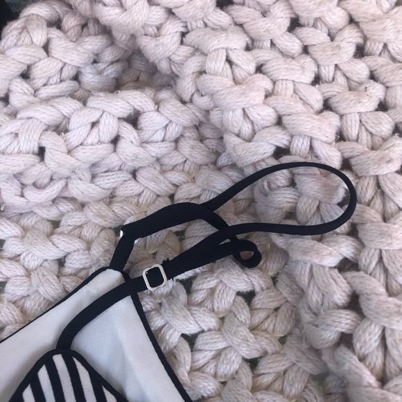 Banana Republic black and white striped top sizeXL - Picture 3 of 4